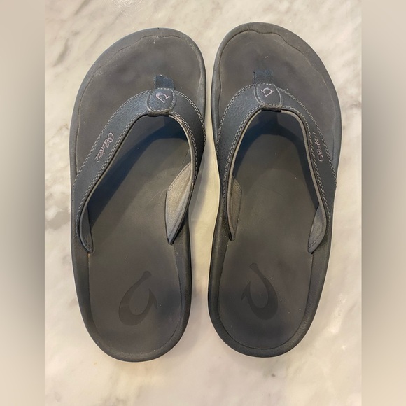 OluKai Dark Charcoal “dark shadow”Leather Thong Sandals, size 10 main image 4